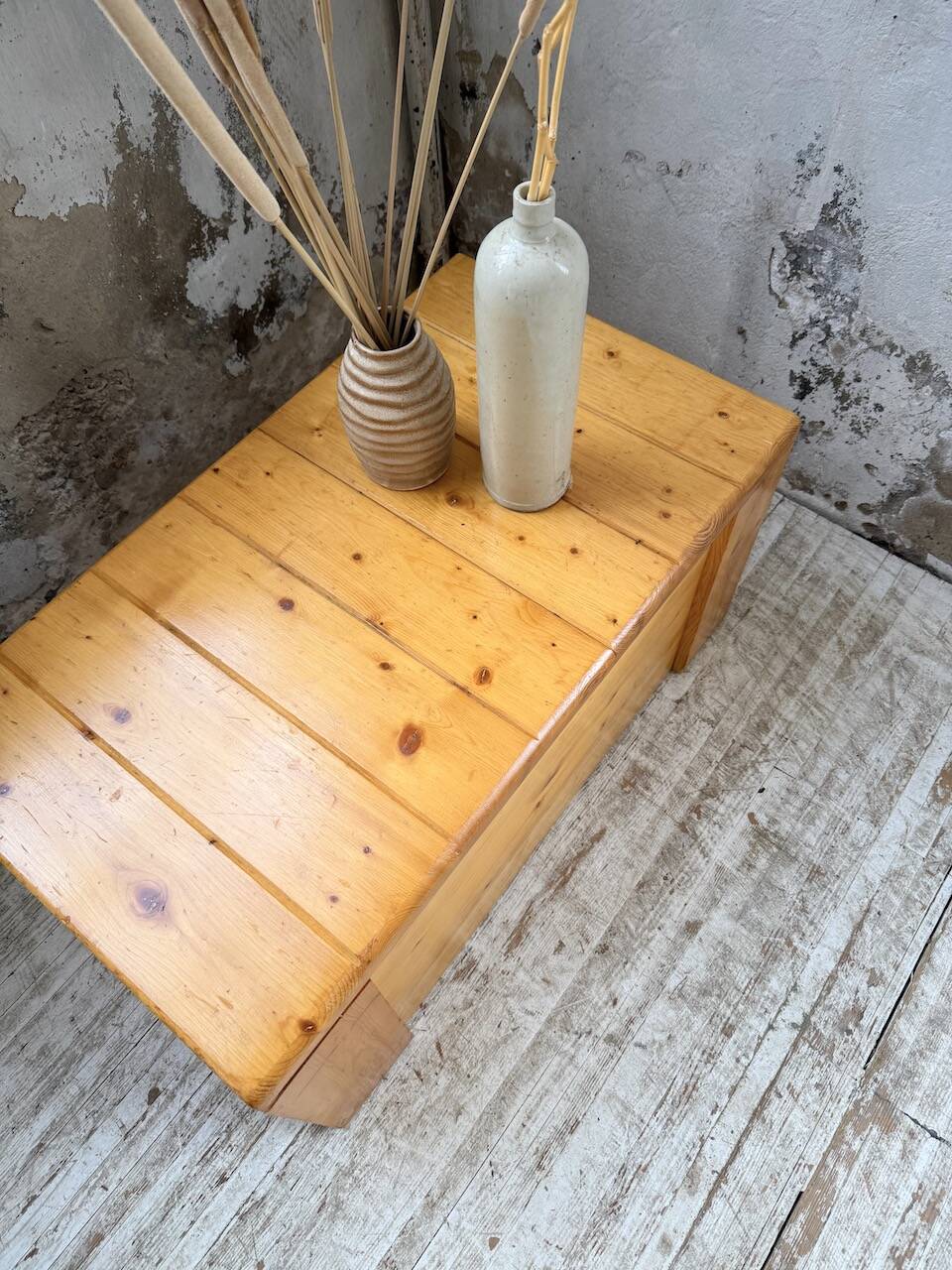 Chest or coffee table Perriand Les Arcs 1800