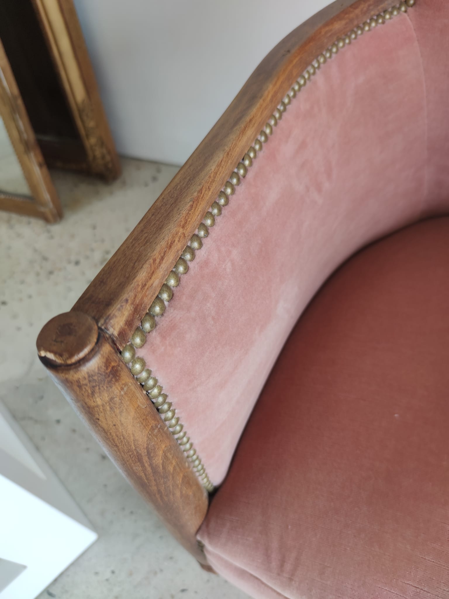 Armchair art deco pink velvet trim