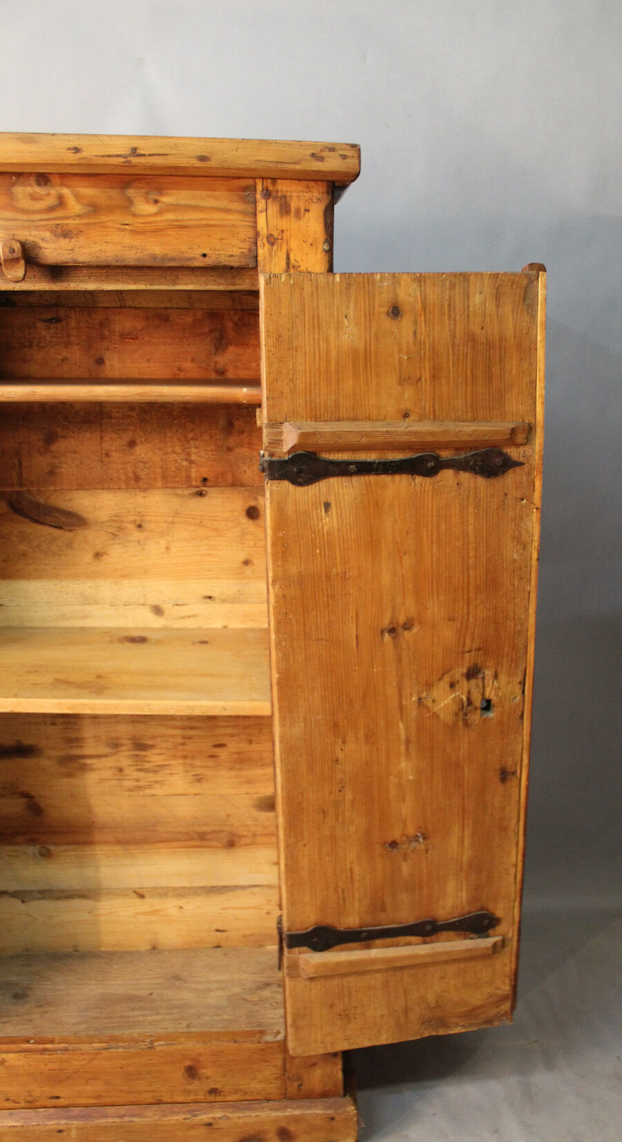 Wardrobe pantry savoyard
