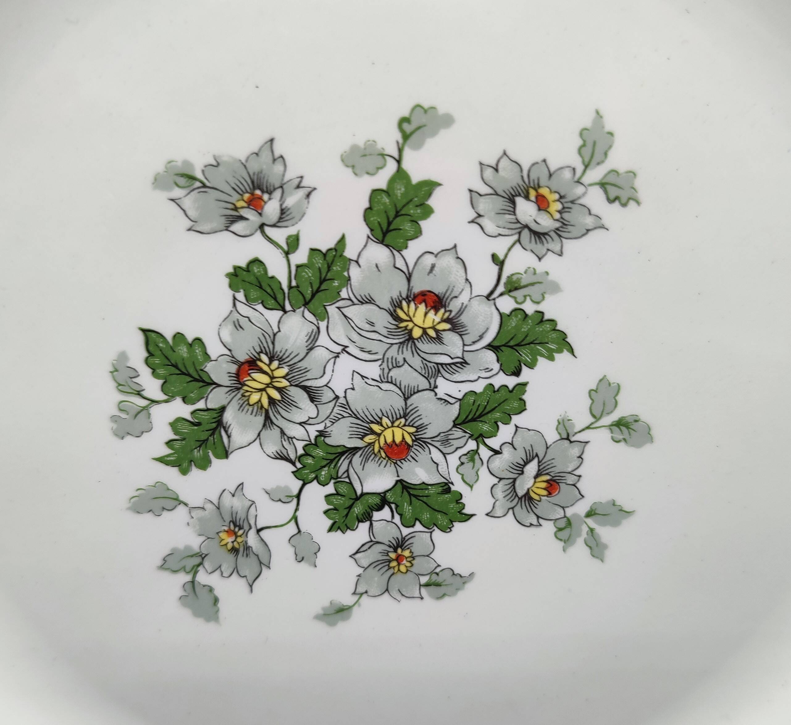 Service of 12 vintage flat plates L'Amandinois Floral Decoration and Gilding