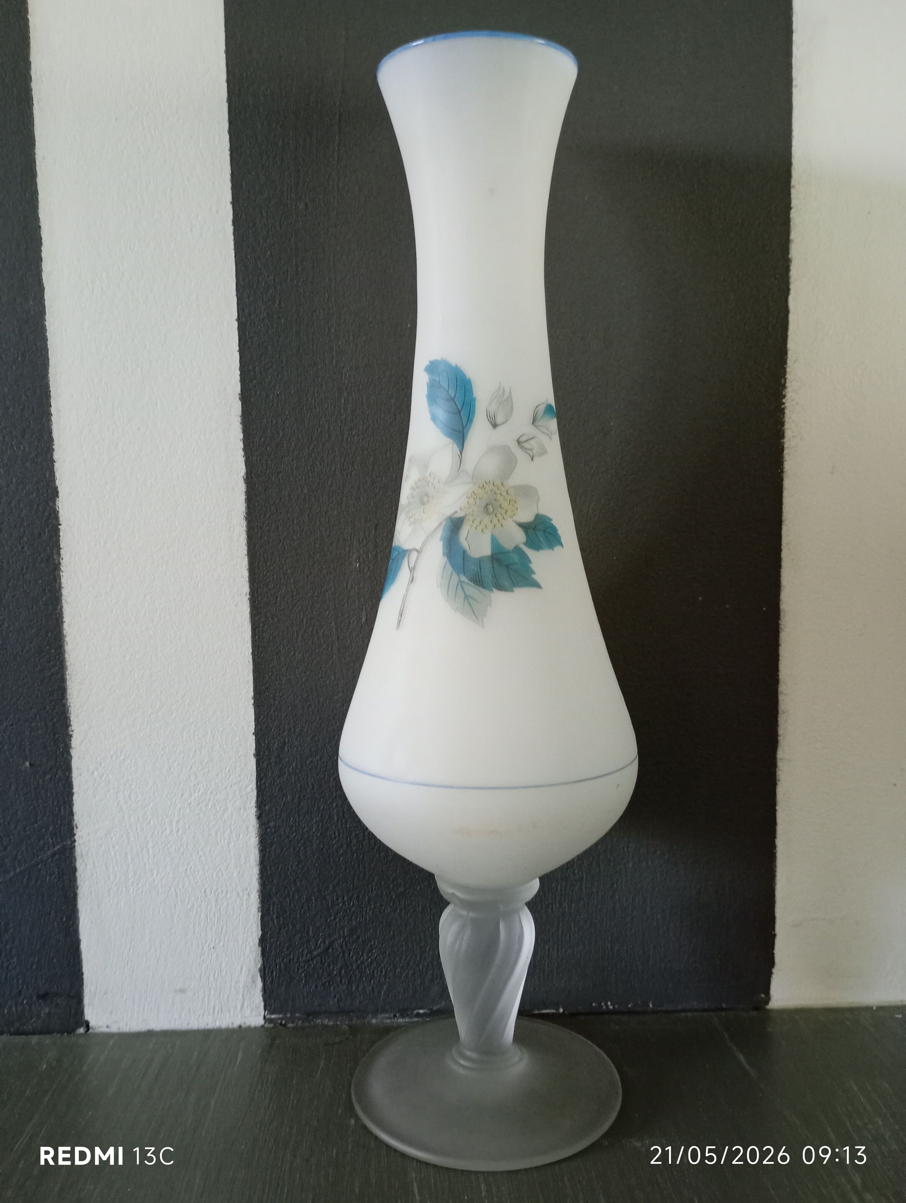 Vase en opaline satinée