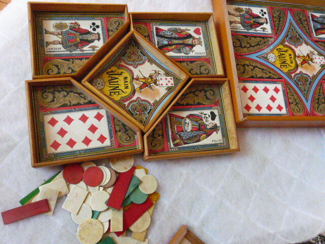 Yellow Dwarf in wooden dated 1921 with tokens