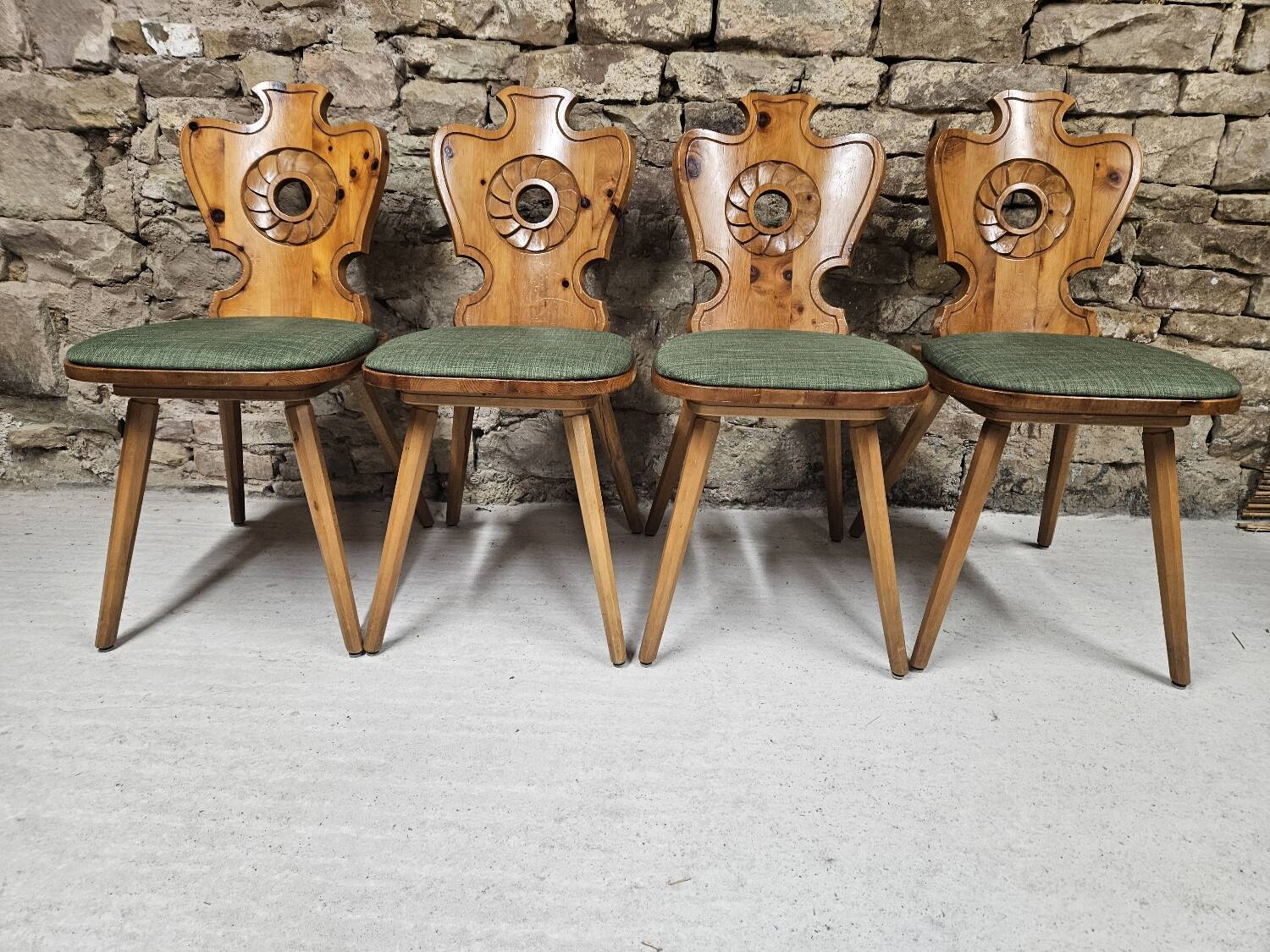 Lot 4 chaises auberge bistrot 1970"