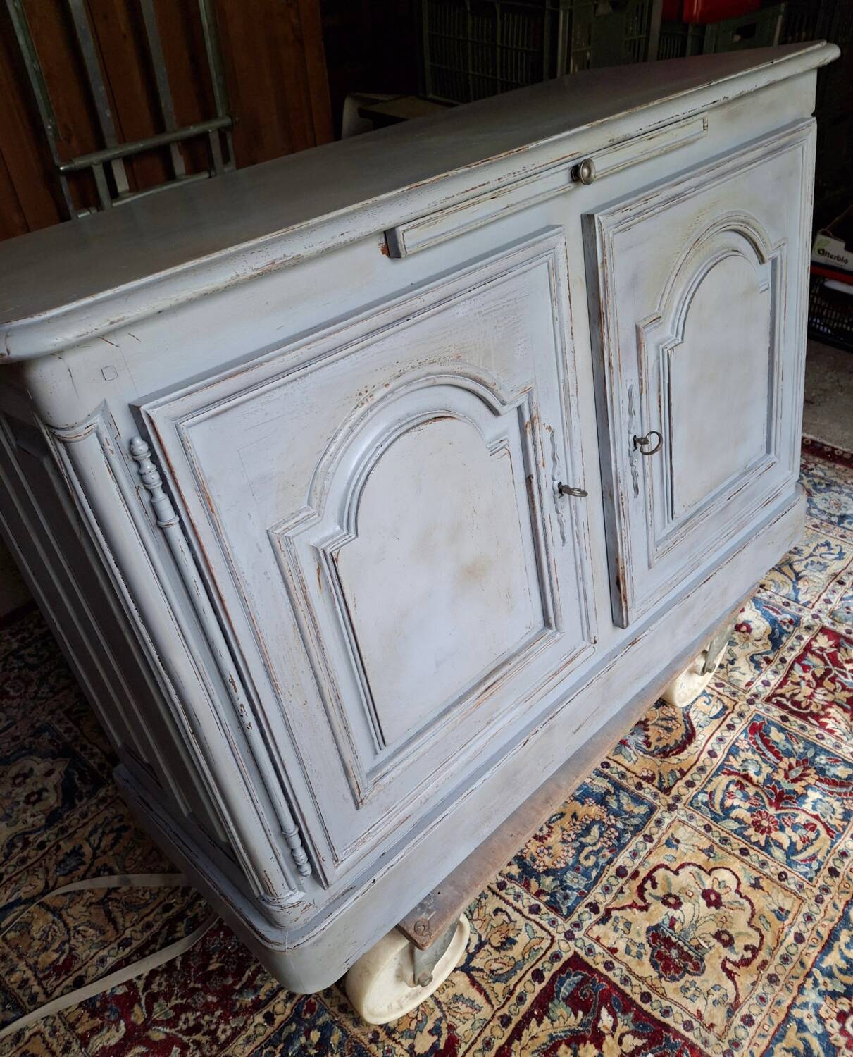 Buffet painted