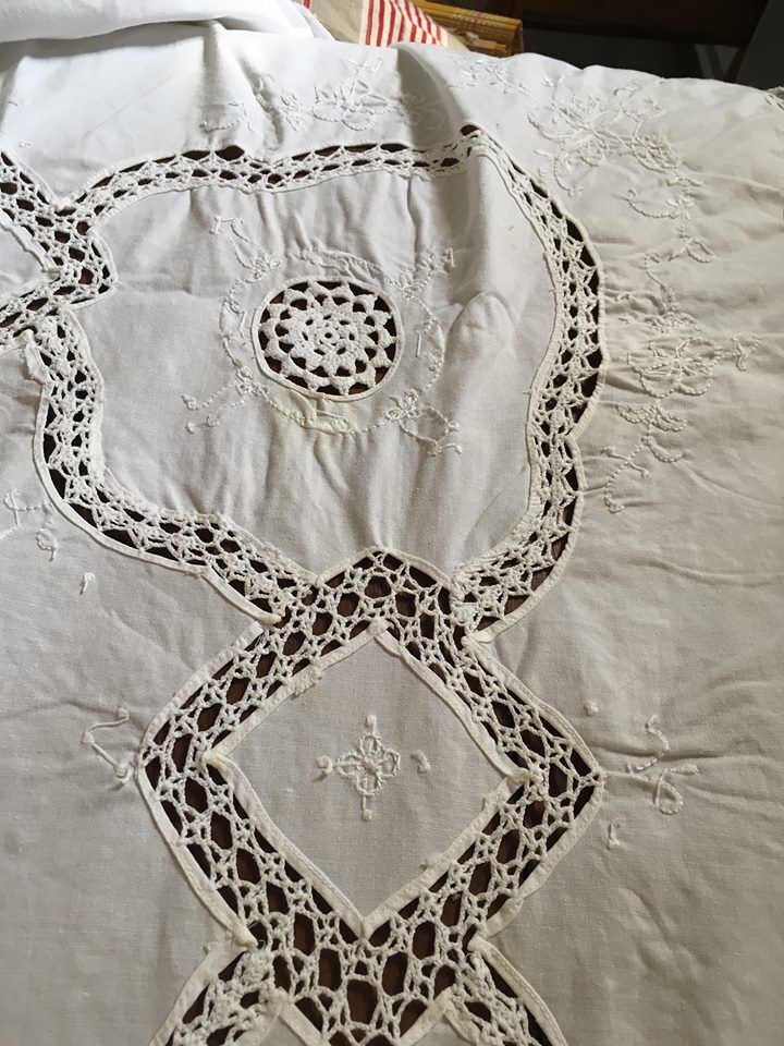 Tablecloth rectangular white cotton embroidered