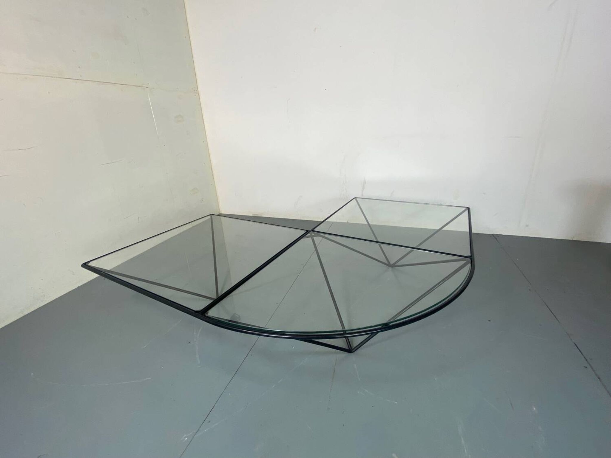 Table Basse Moderniste Furtive en Acier et Verre, Italie, années 1980