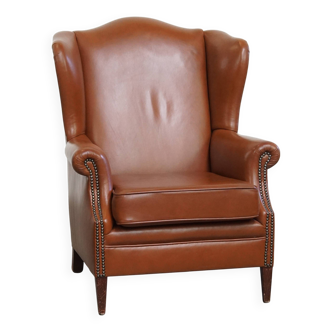 Fauteuil à oreilles en cuir de vachette couleur cognac de style anglais