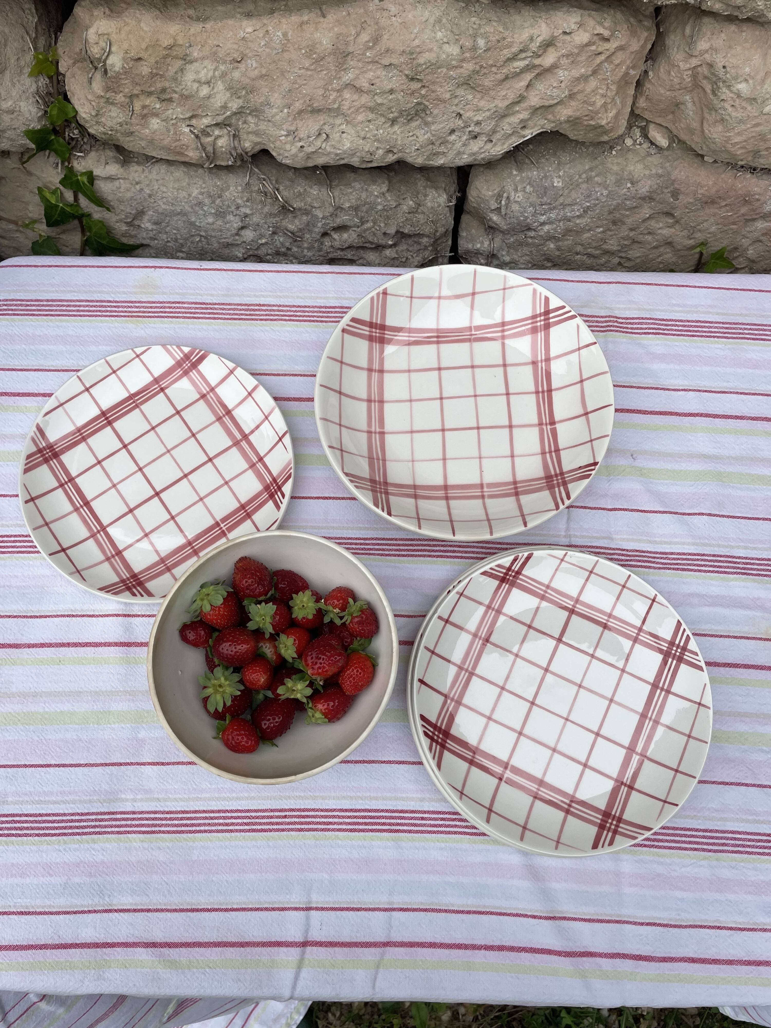 Pink vichy tile plates