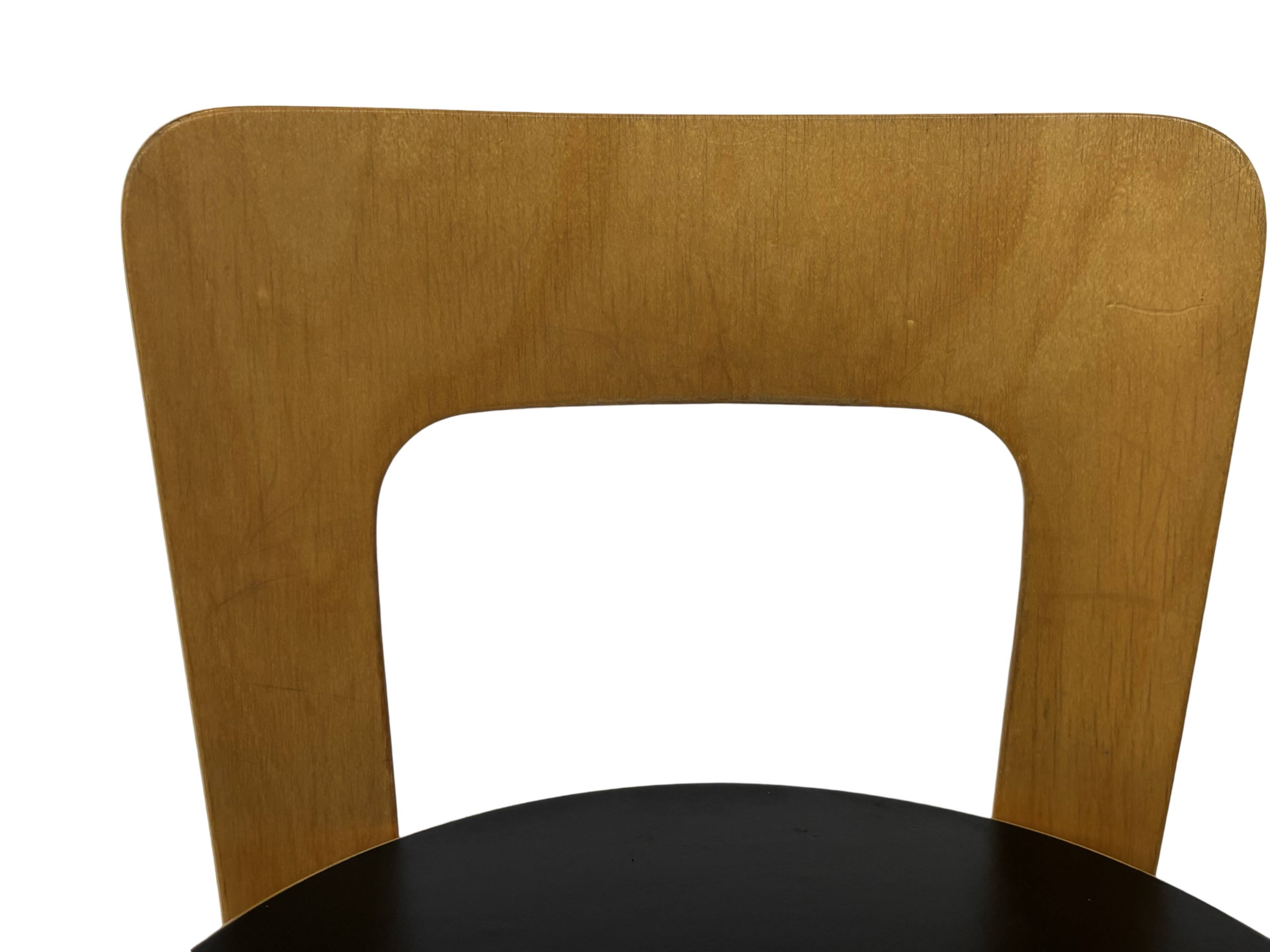 Chaise vintage modèle 65 par Alvar Aalto pour Artek (Linoléum noir)