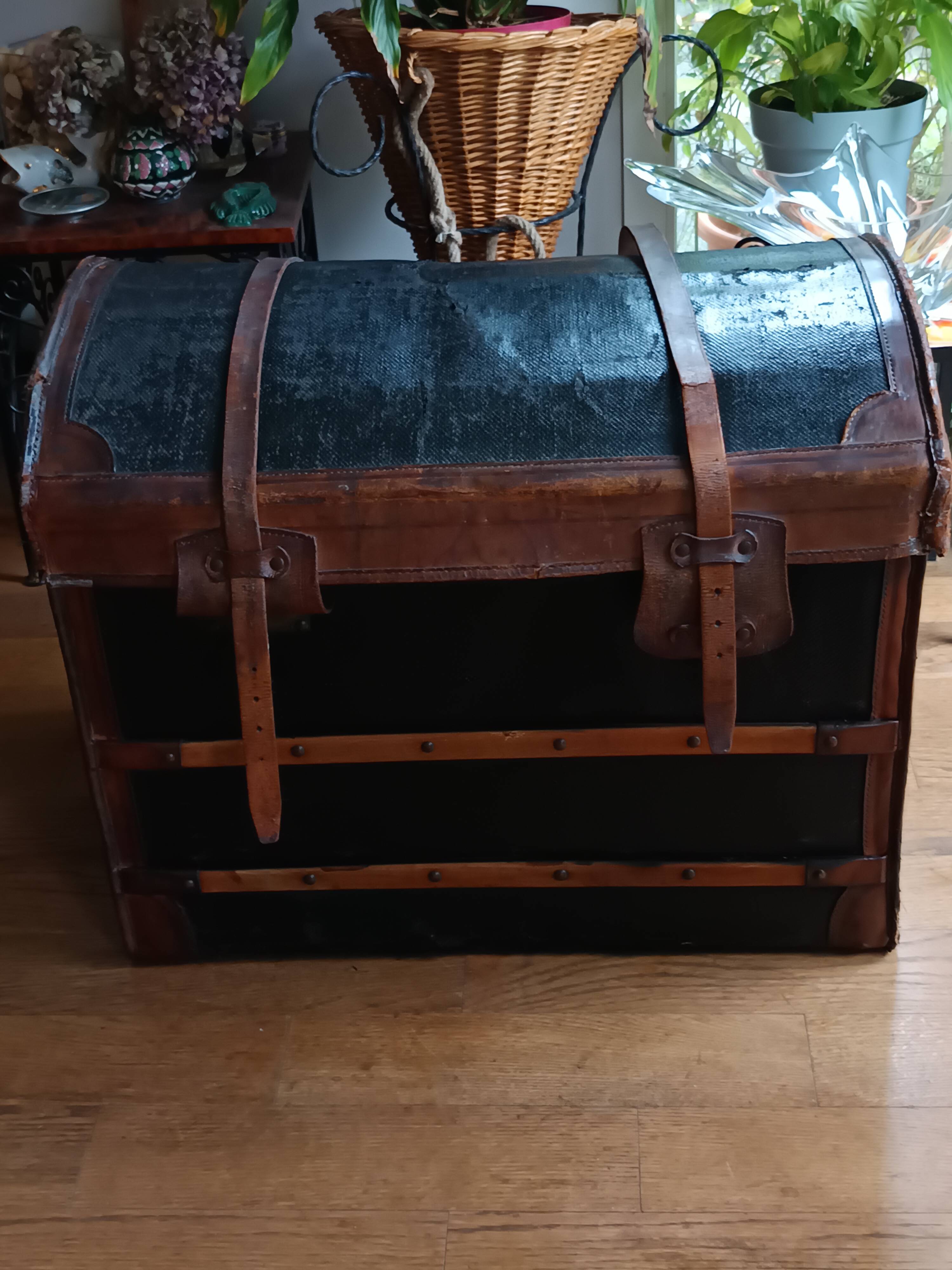 Curved travel trunk, Second Empire