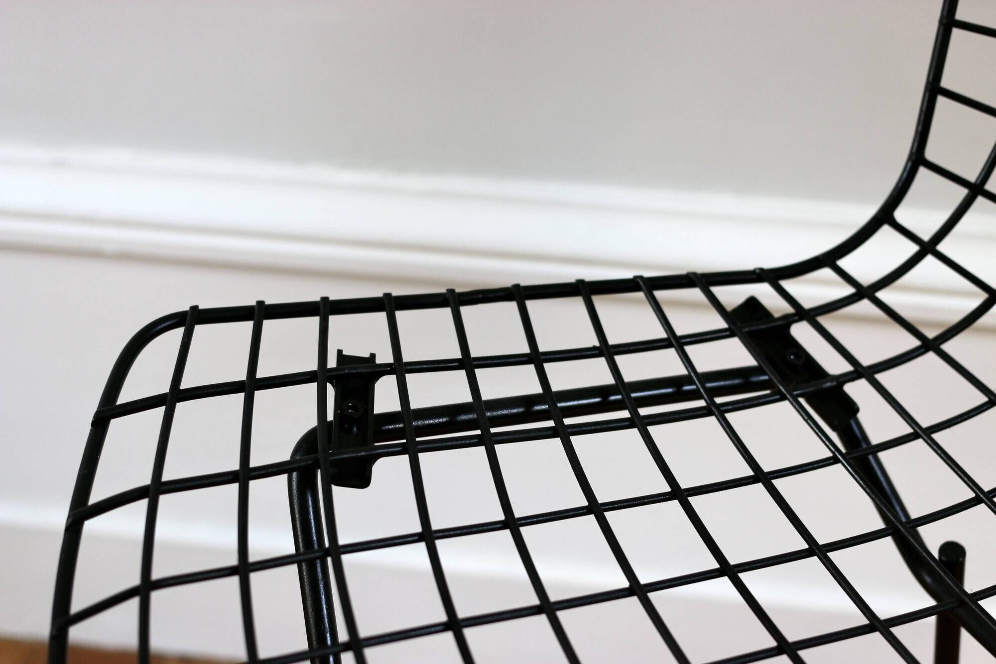 Pair of vintage Bertoia Wire chairs