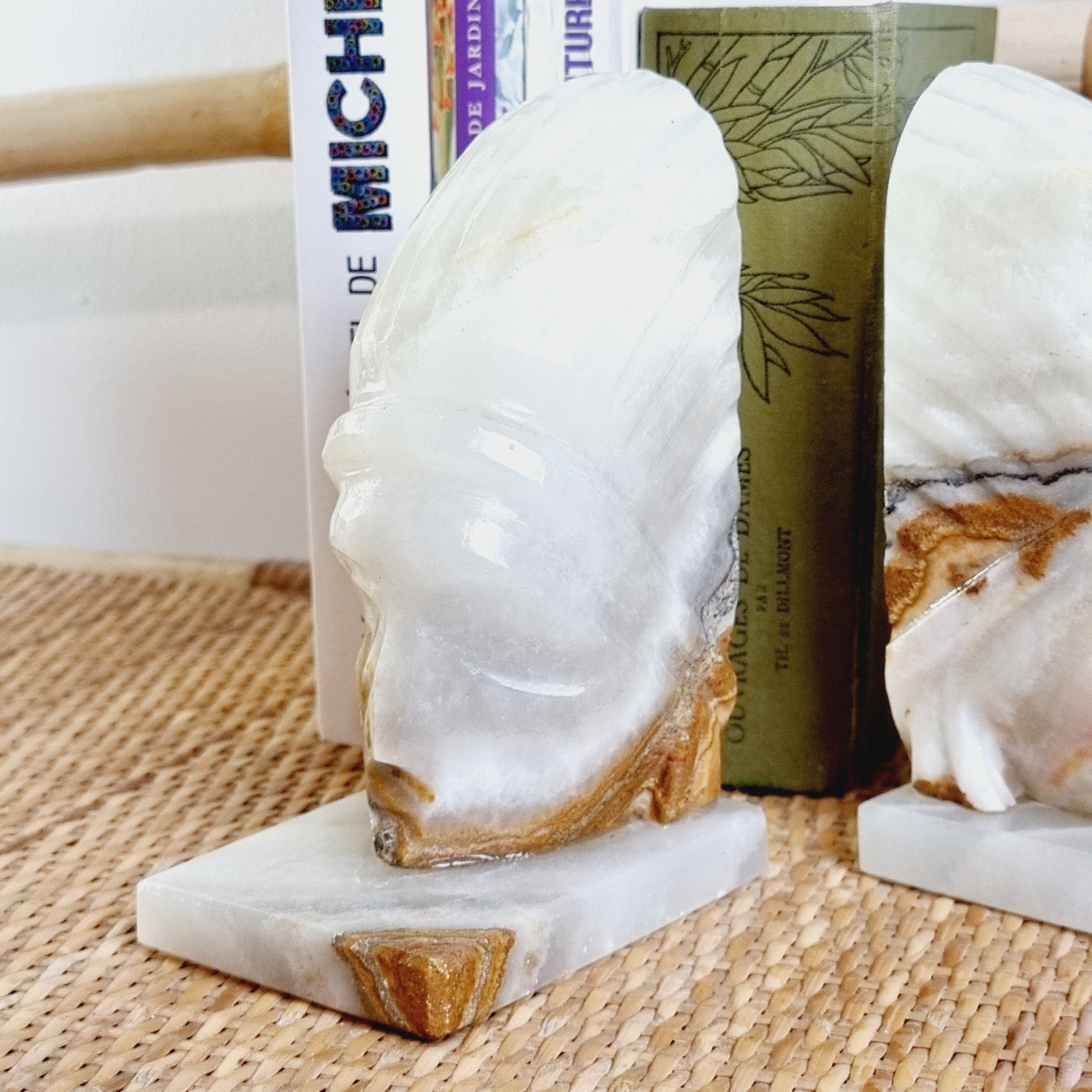Serre livres en albâtre tête de chef indien