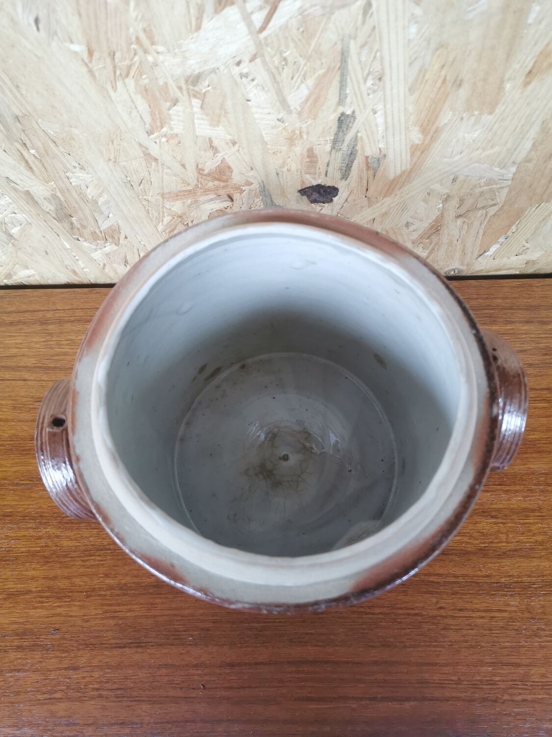 Glazed stoneware pot