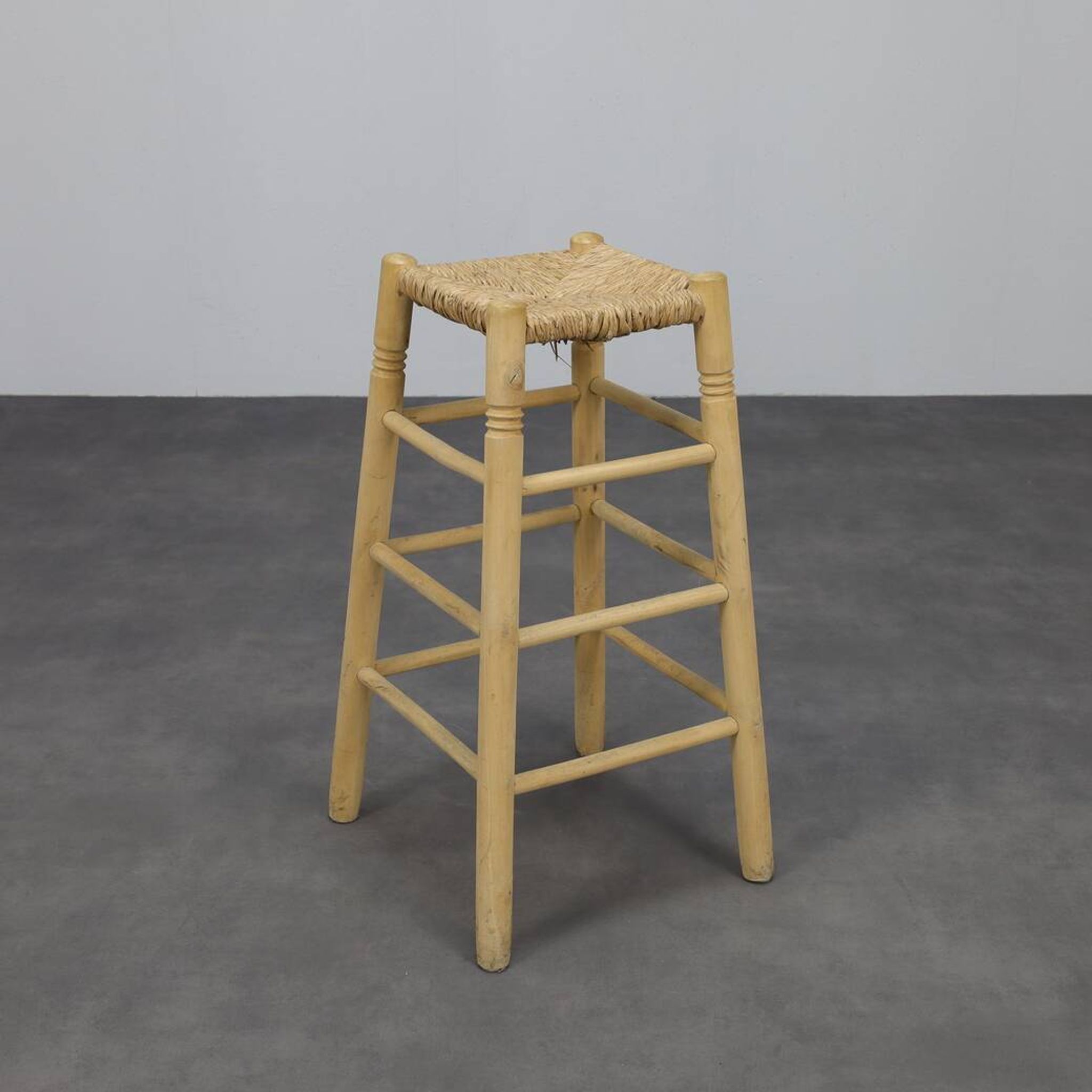 Ensemble de 4 tabourets de bar en bois et rotin, années 1970