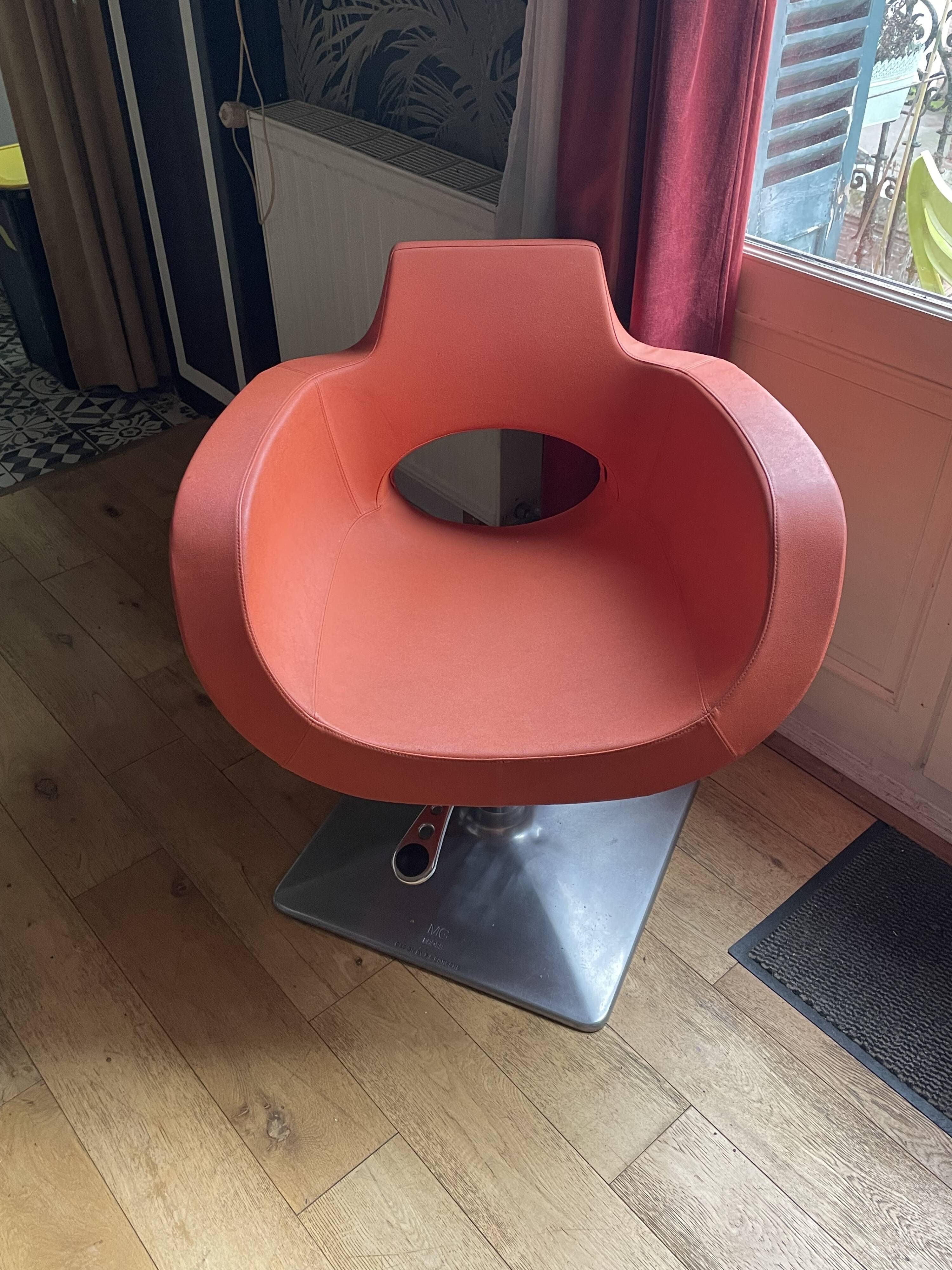 Stunning vintage design armchairs from the 70s, in Porsche Space Age style.