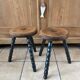 Duo de tabourets tripodes