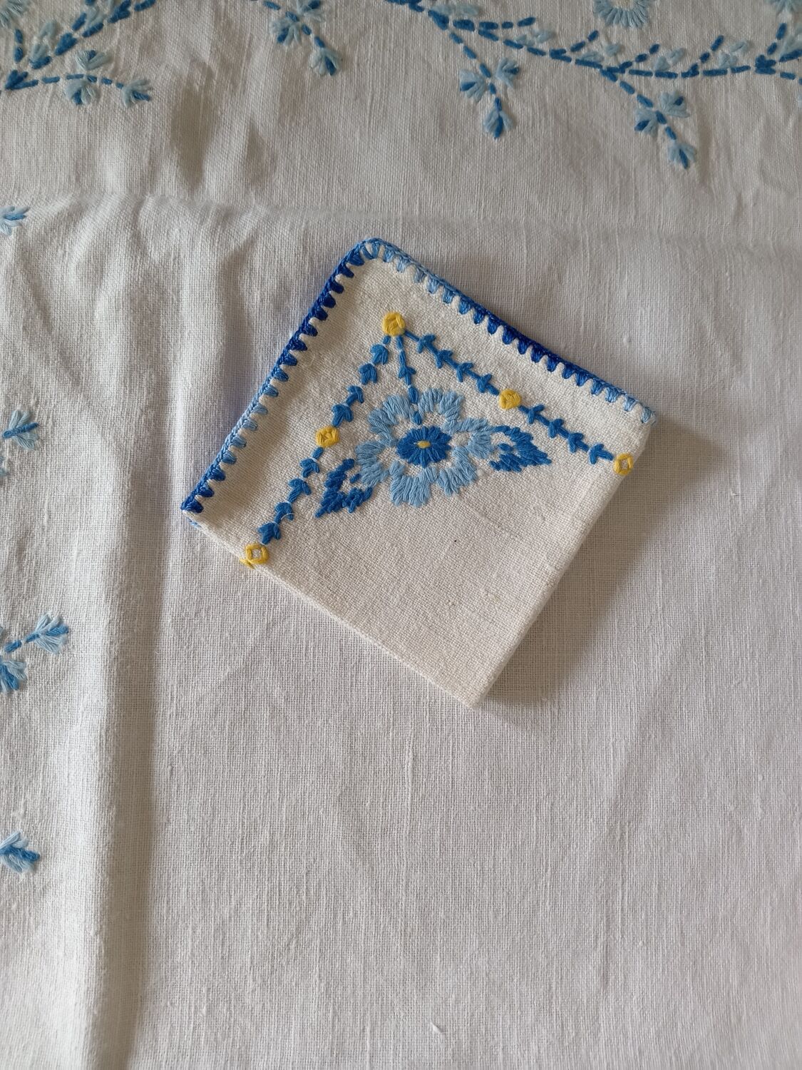 Tablecloth 110 x 110 & its 12 napkins