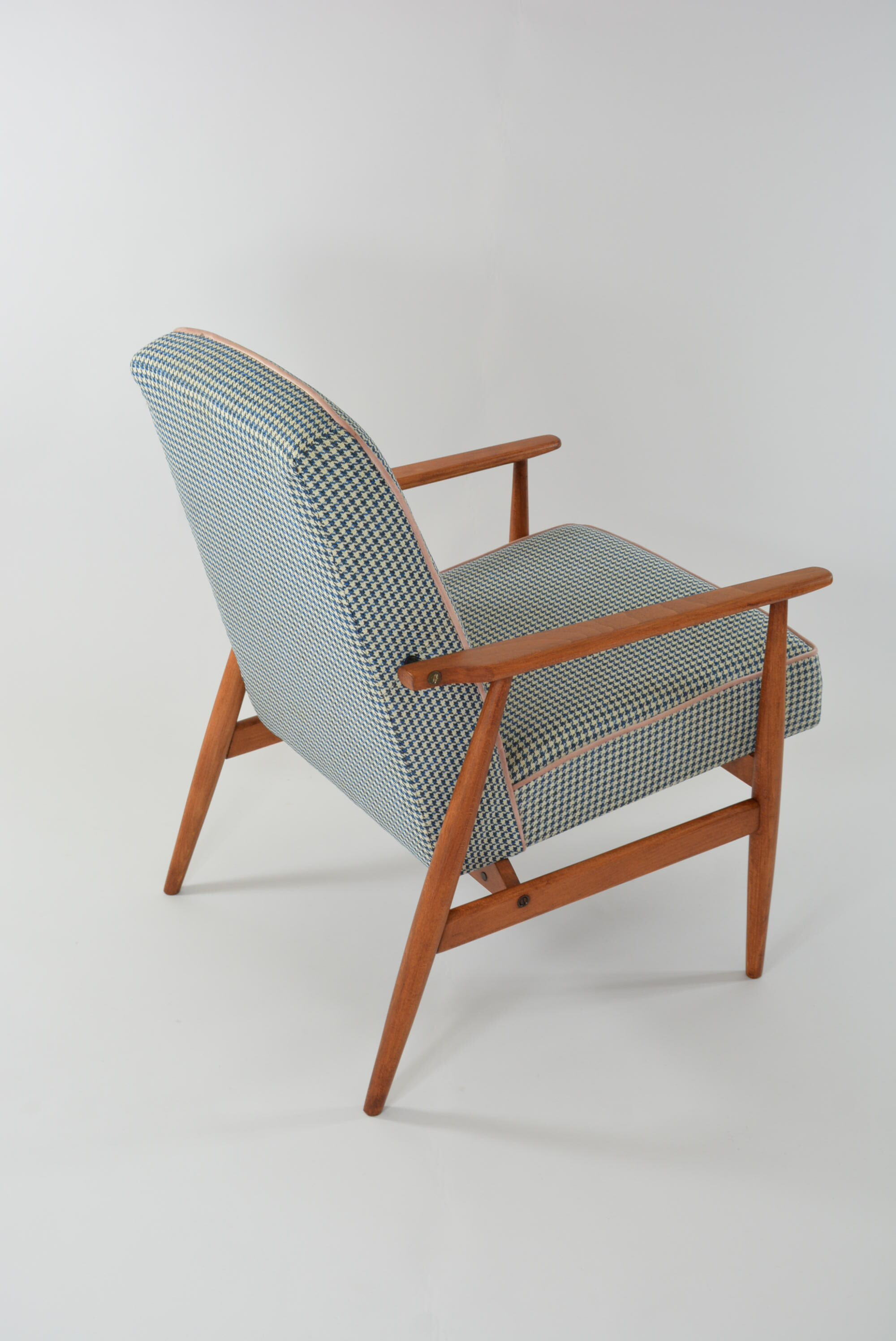 Fox chair blue hen's feet