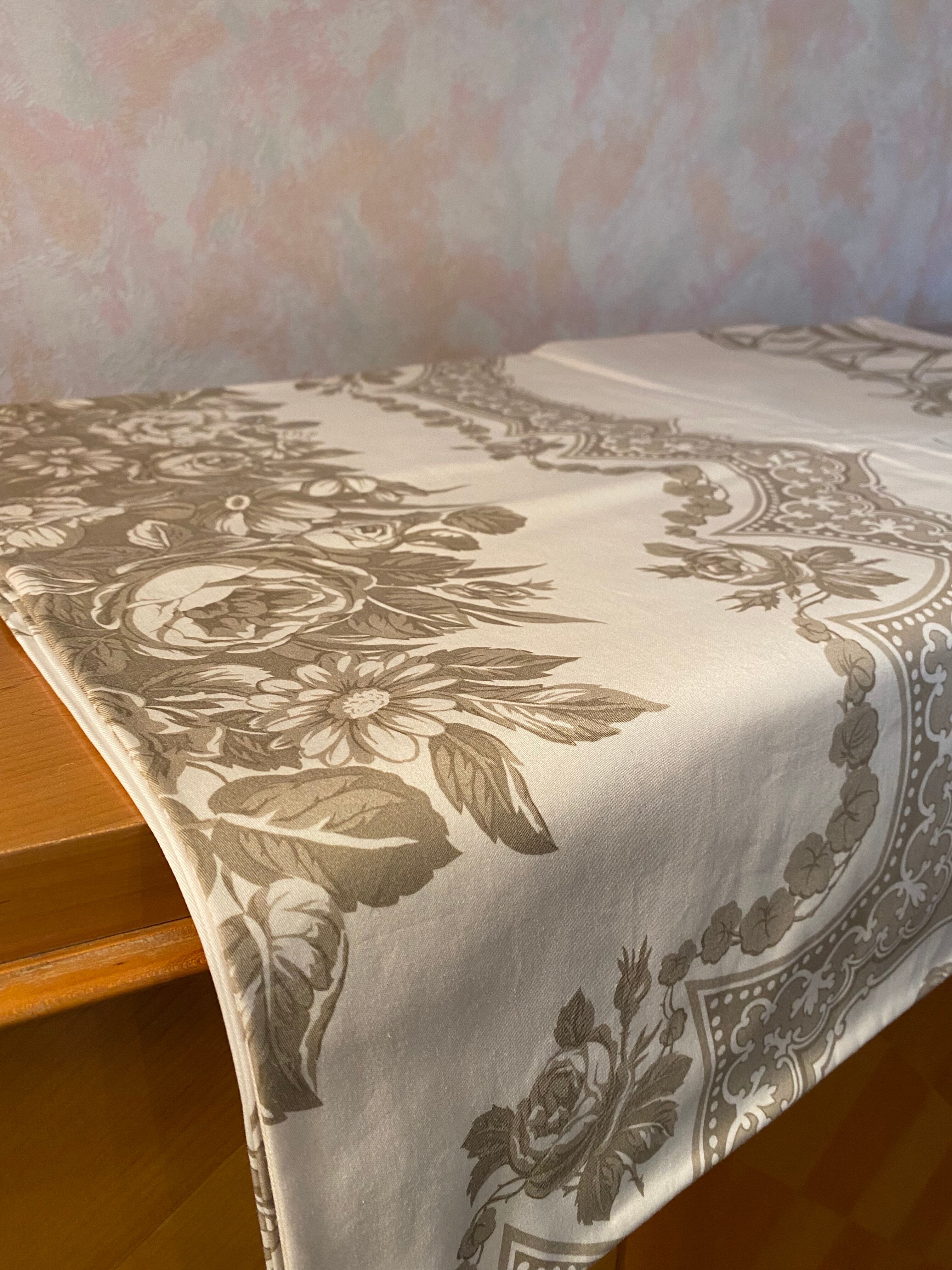 Beauvillé tablecloth