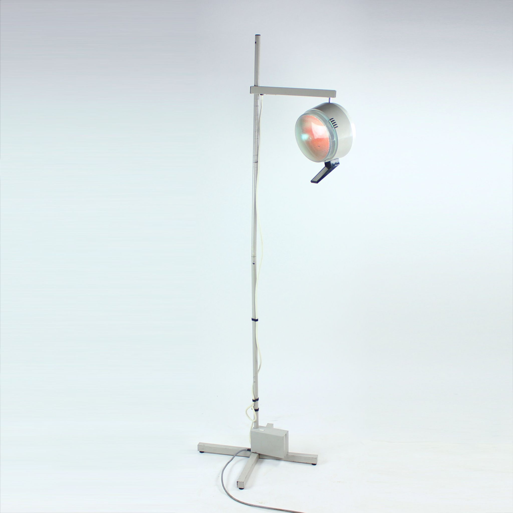 Lampadaire en métal, Tchécoslovaquie des années 1950