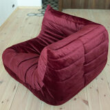 Chauffeuse d'angle Togo en velours bordeaux modèle dessiné par Michel Ducaroy 1973