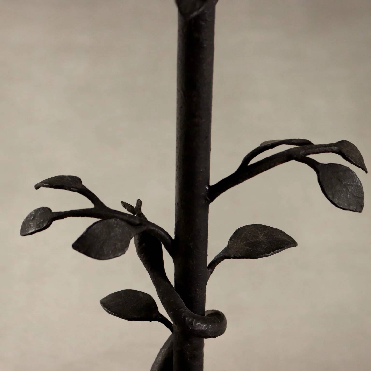 Lampe ancienne Art nouveau en fer forgé, Italie, XXe siècle