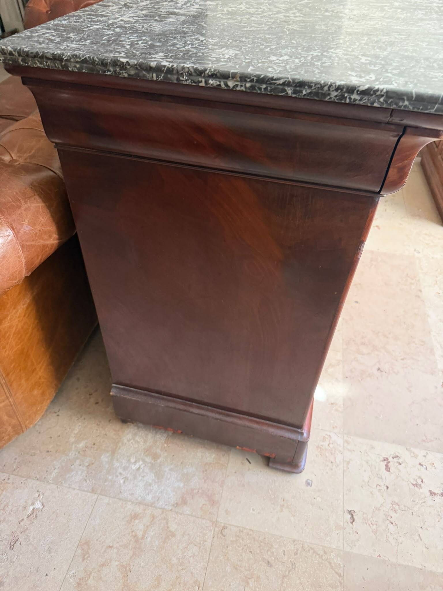 Louis-Philippe mahogany commode with flame finish – 4 drawers – Marble top