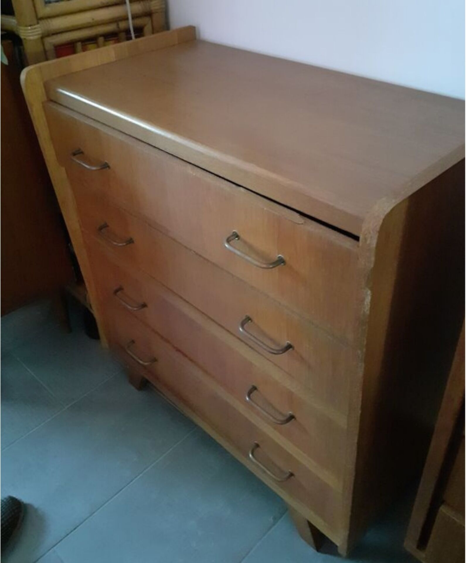 Commode vintage années 50/60 – 4 tiroirs – esprit moderniste