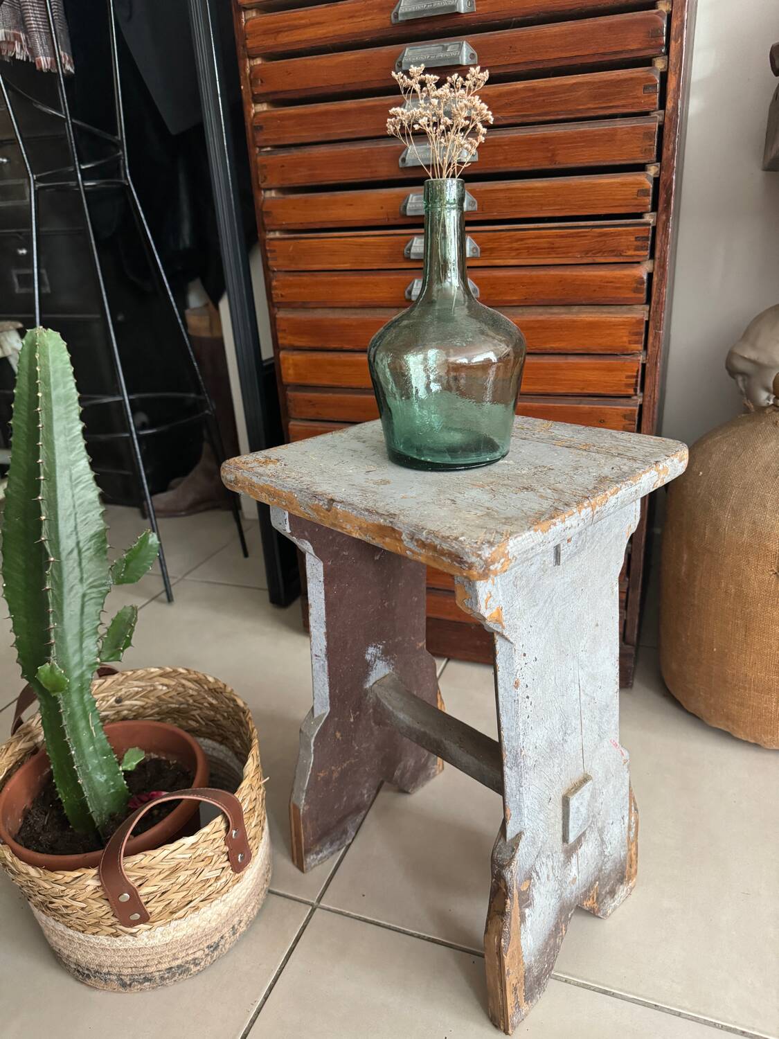 Tabouret en bois bleu vintage