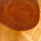 Table basse en bois de neem cuivré aspect coquillage