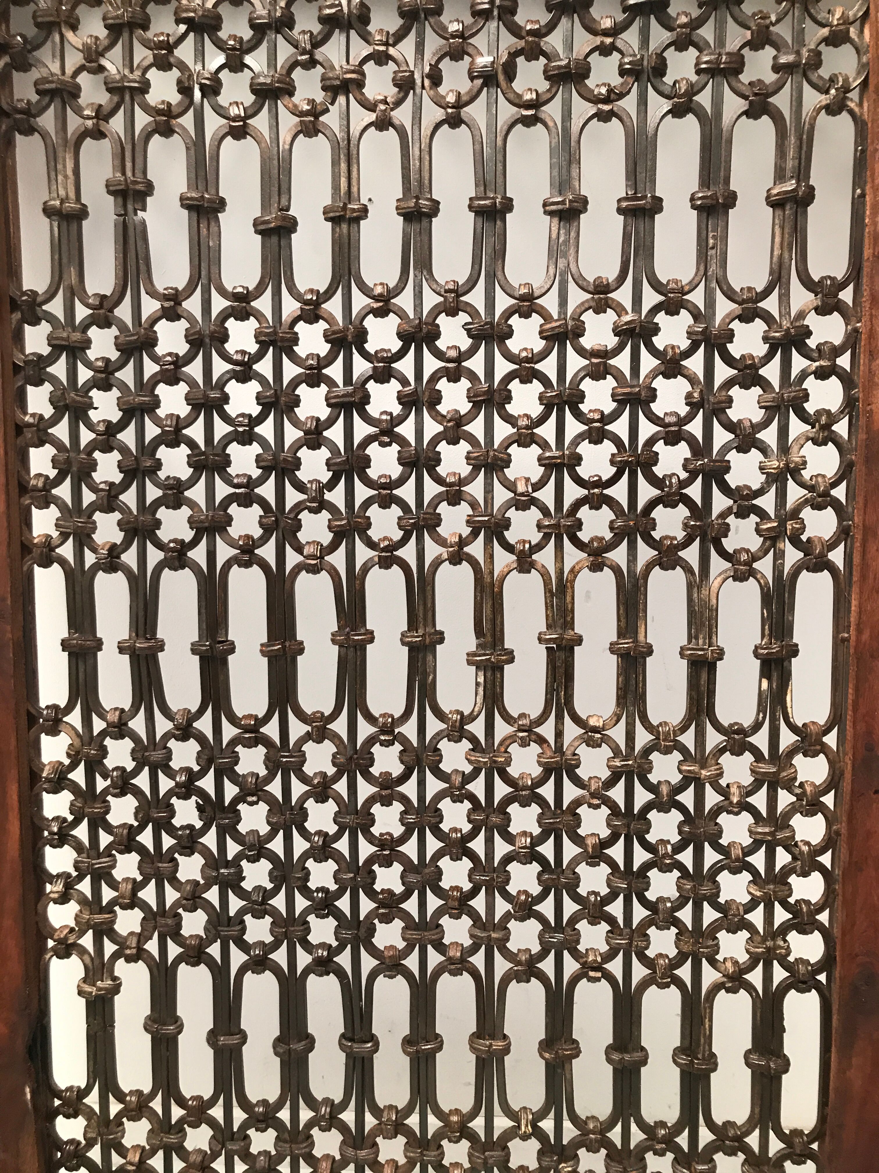 Tray coffee table decorated with a wrought iron trellis from 60-70