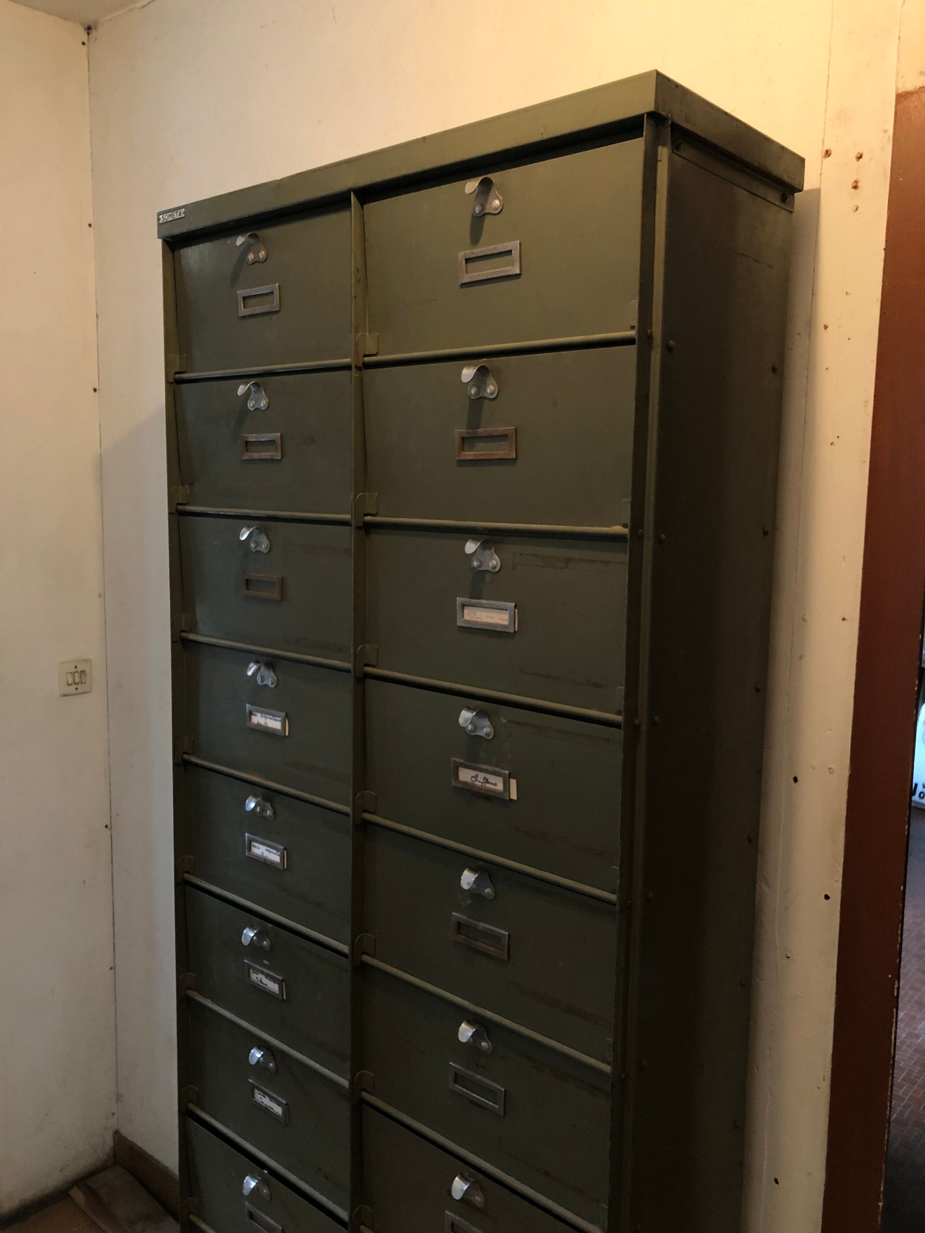 Industrial locker cabinet with valves