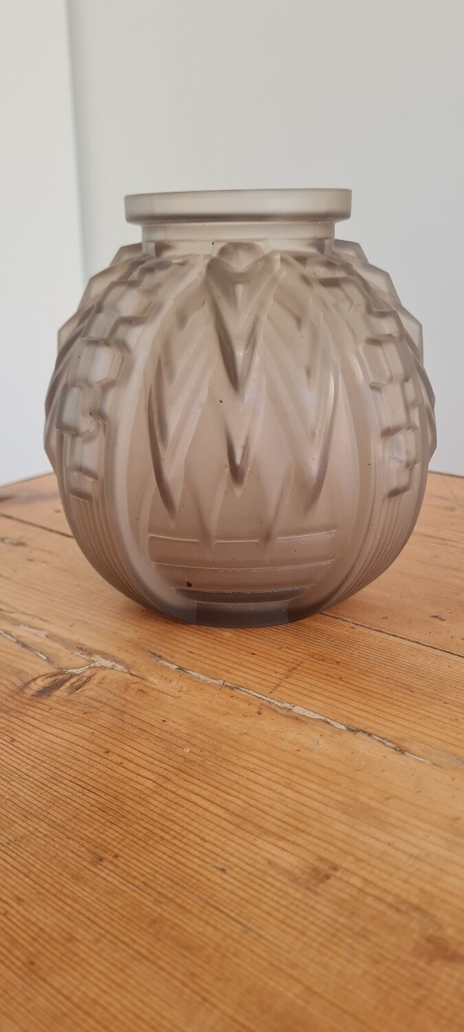 Ball vase "ribbed tips"