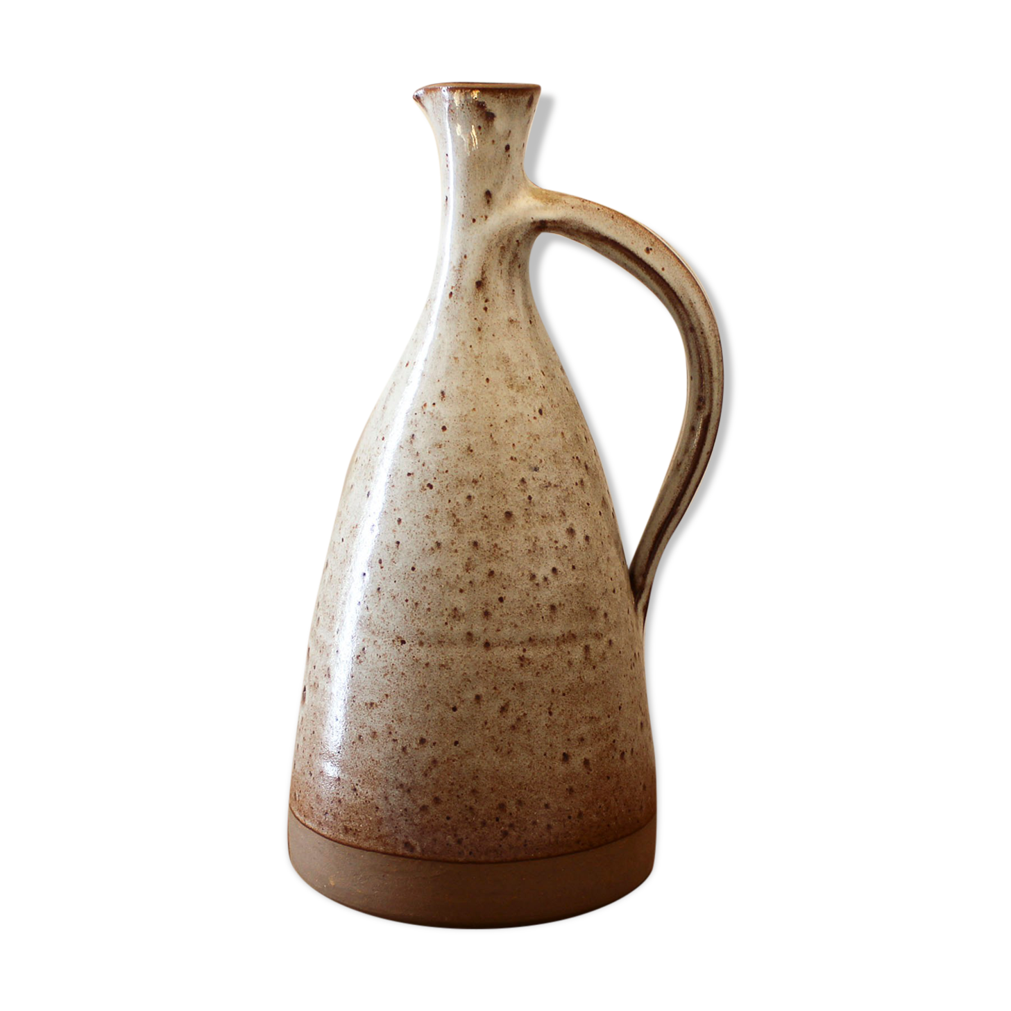Pitcher in sandstone Roger Jacques