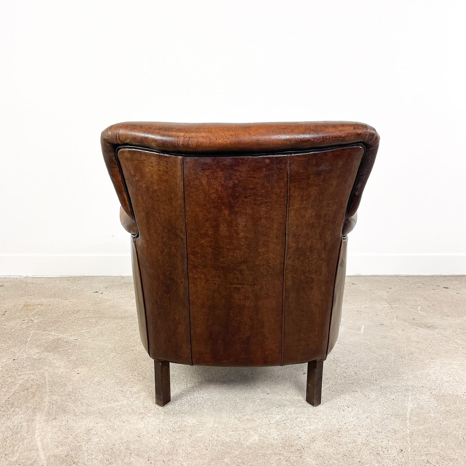 Fauteuil en cuir de mouton foncé fijnaart