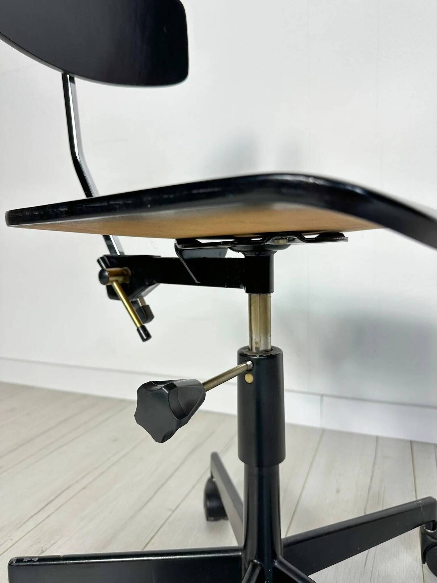 1/6 1950s vintage black architect desk chair by Jørgen Rasmussen for Labofa
