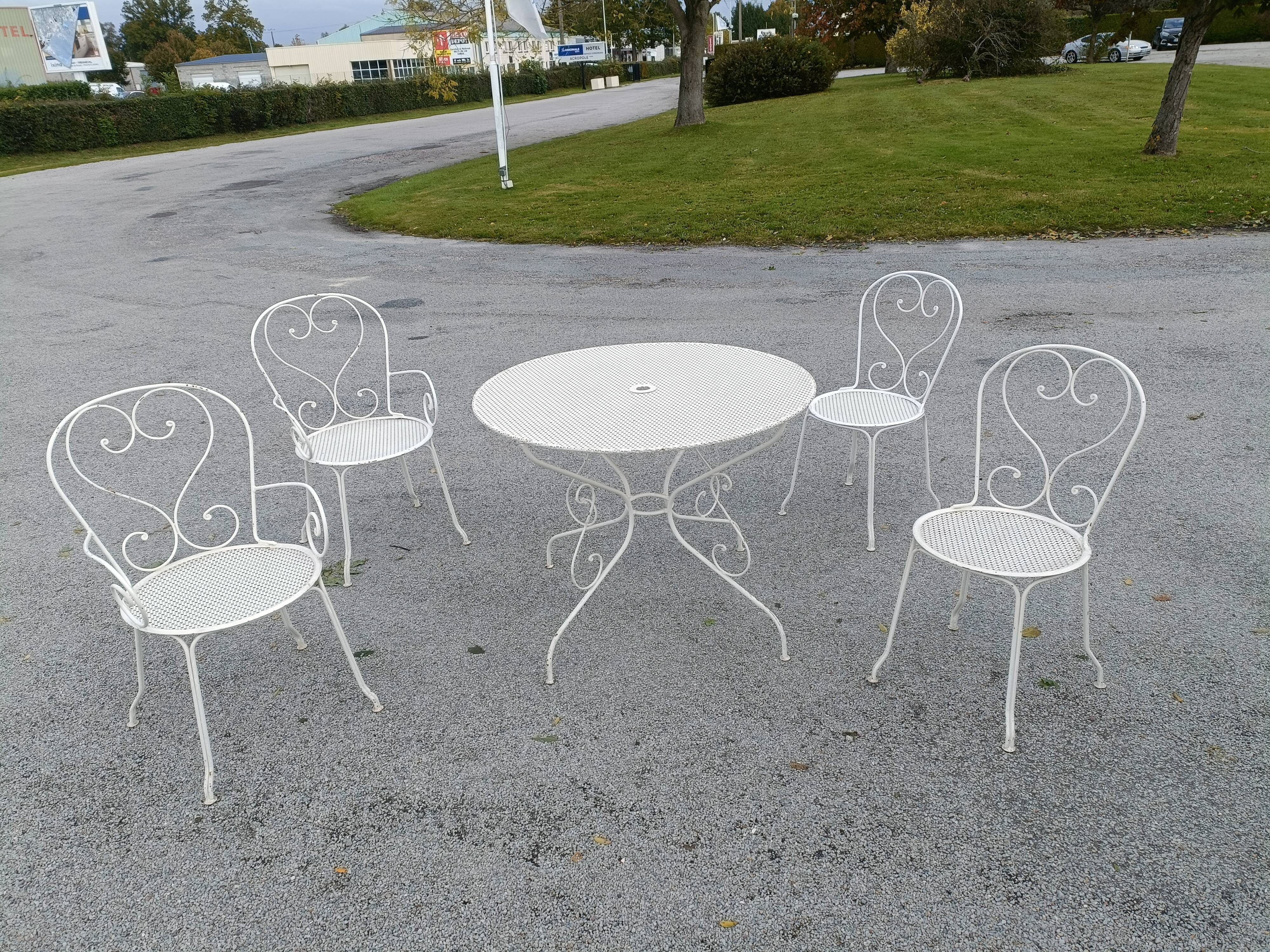 Antique garden furniture in full metal iron