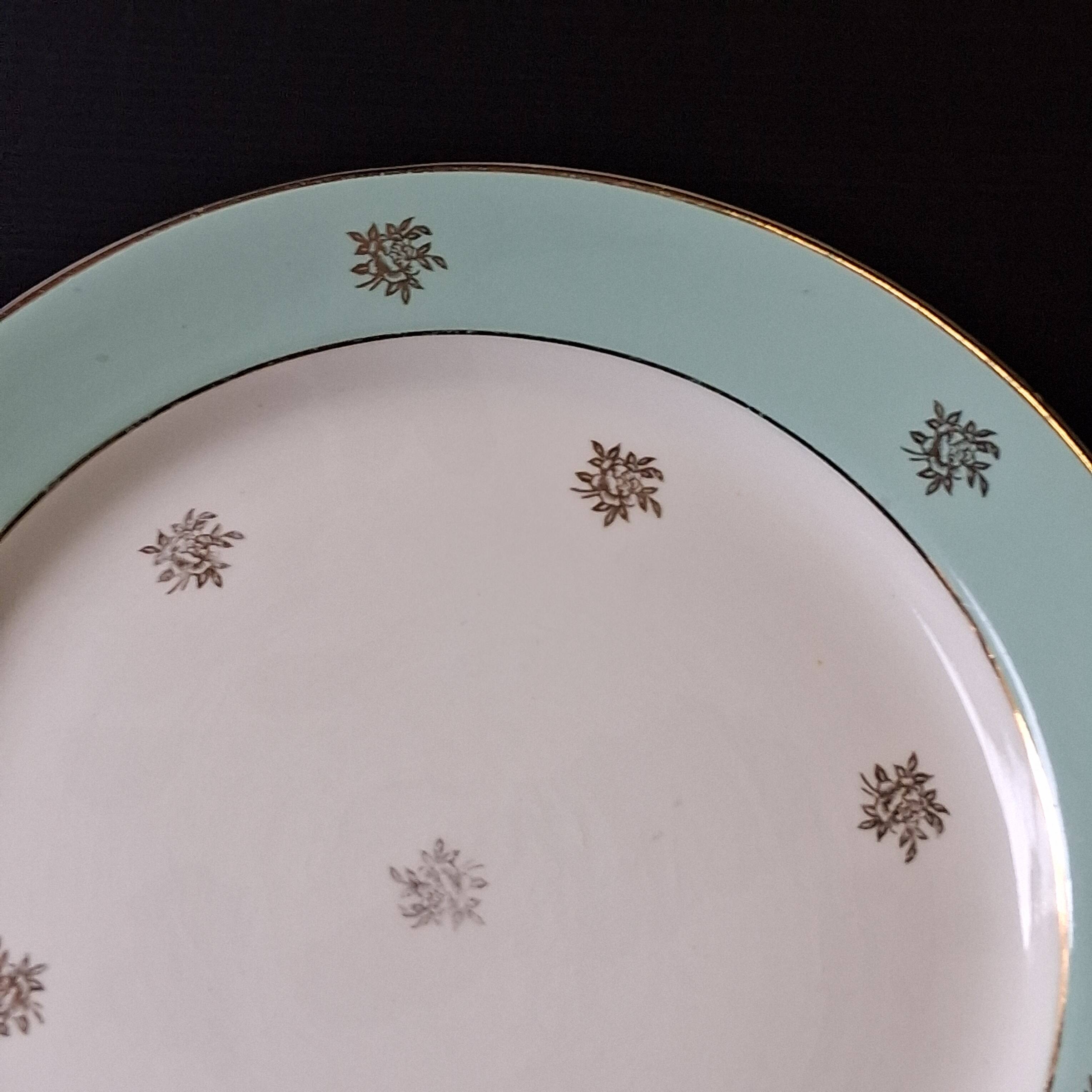Pie dish with ears from Moulin des Loups in good condition.