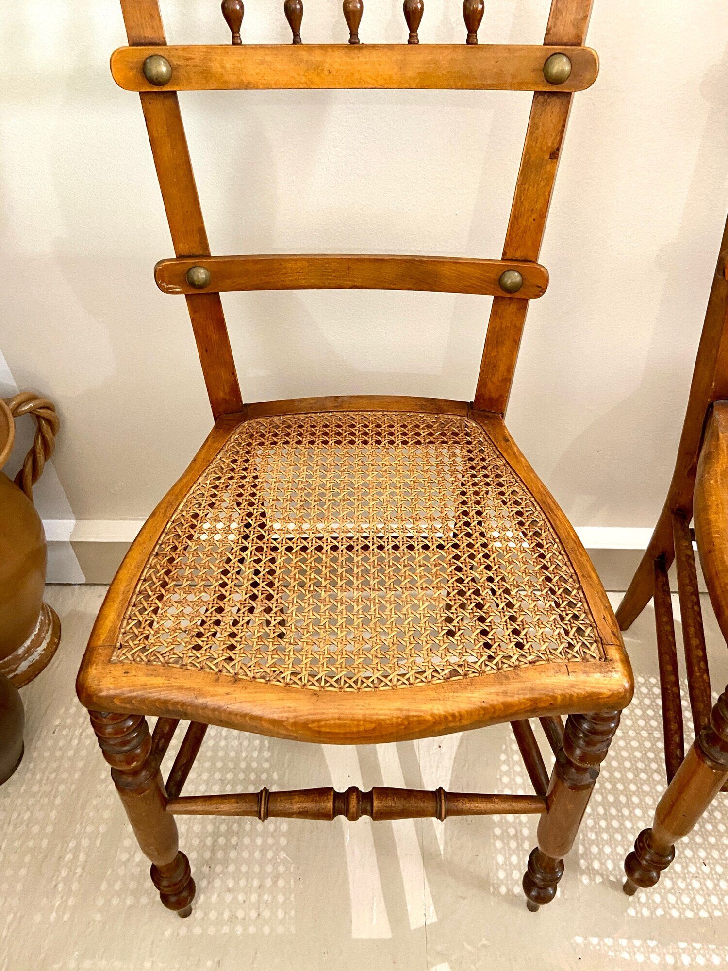 4 chaises en bois et cannage