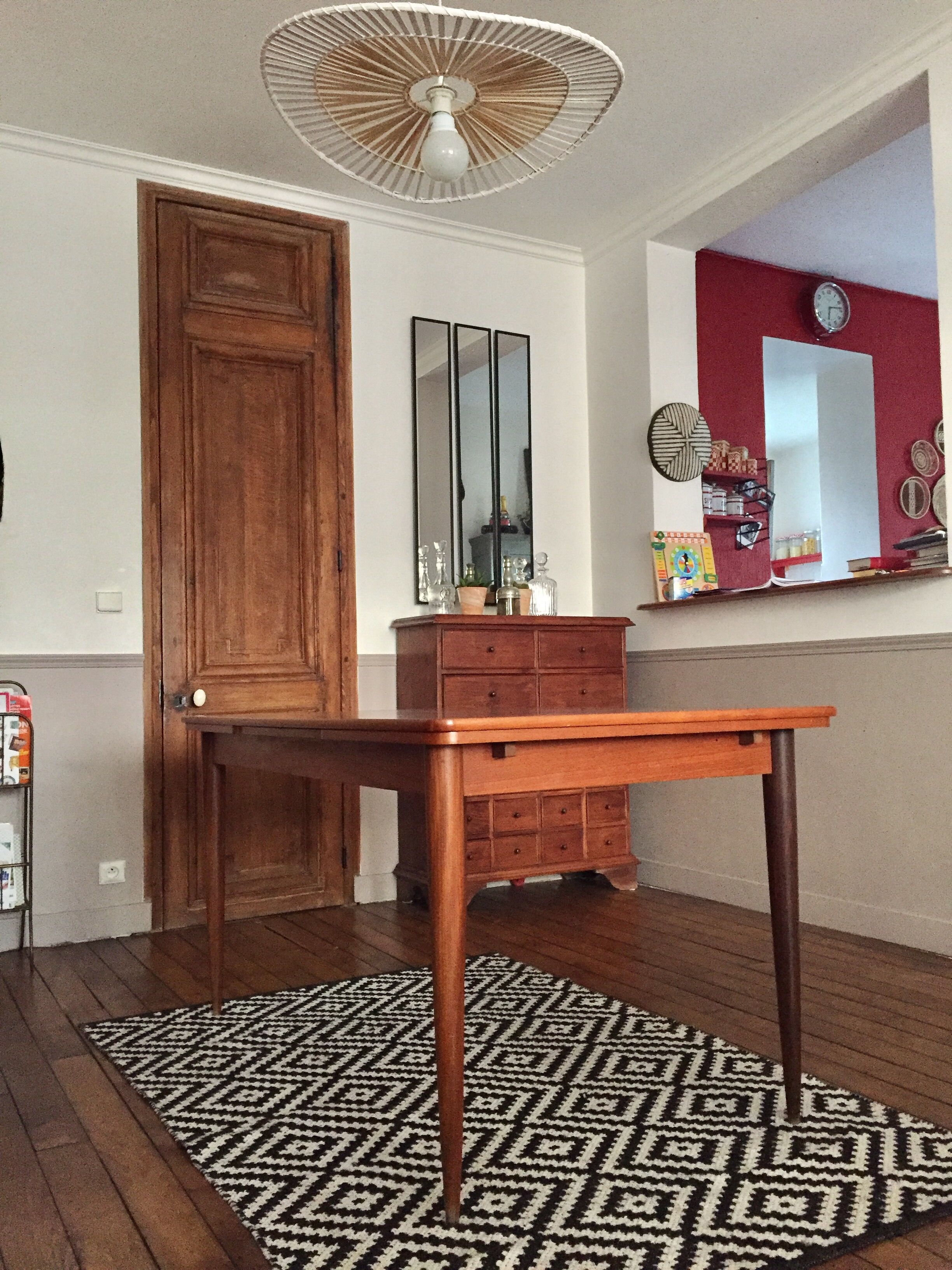 Extendable Scandinavian table