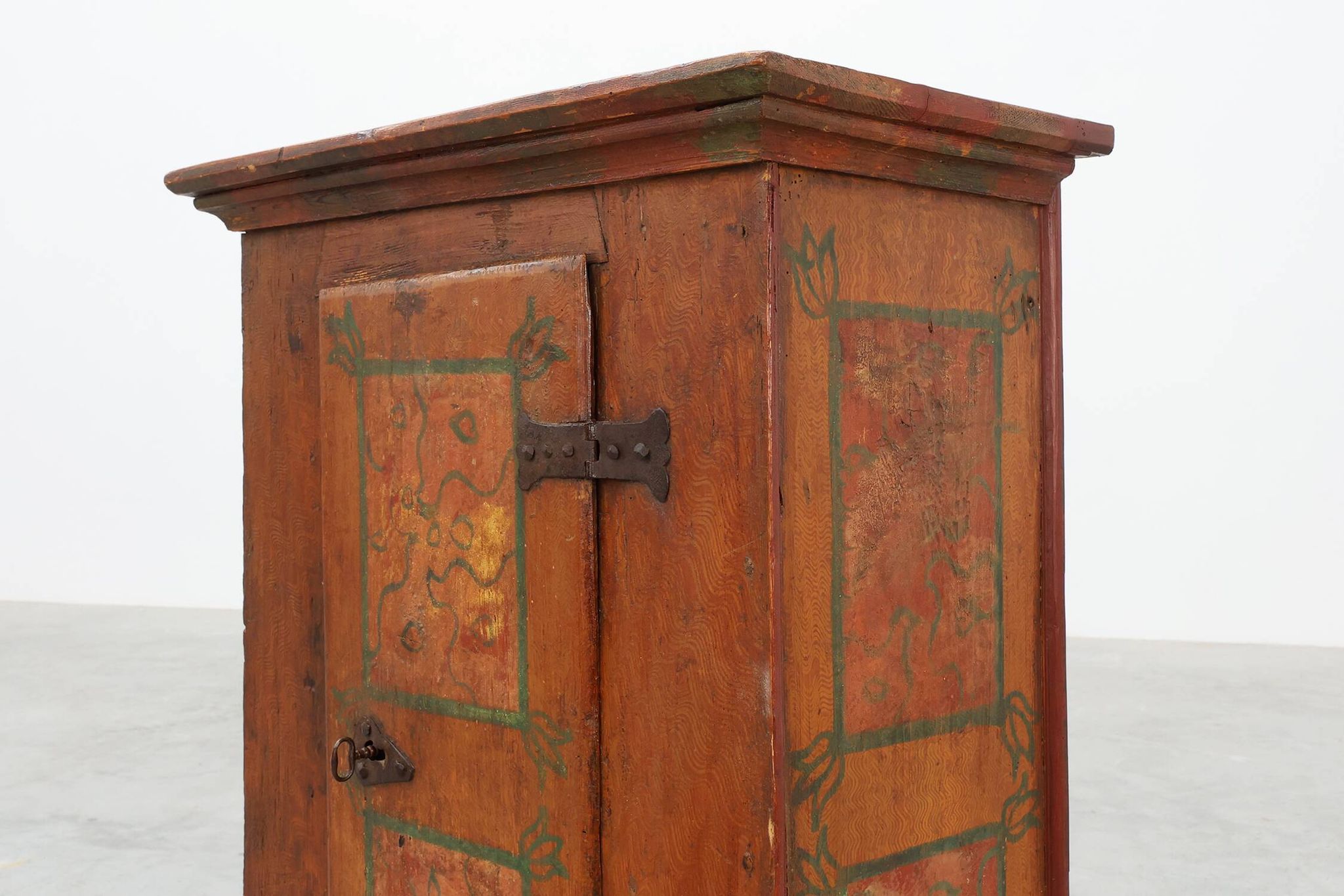 Petit cabinet en chêne ancien, France, XVIIIe siècle