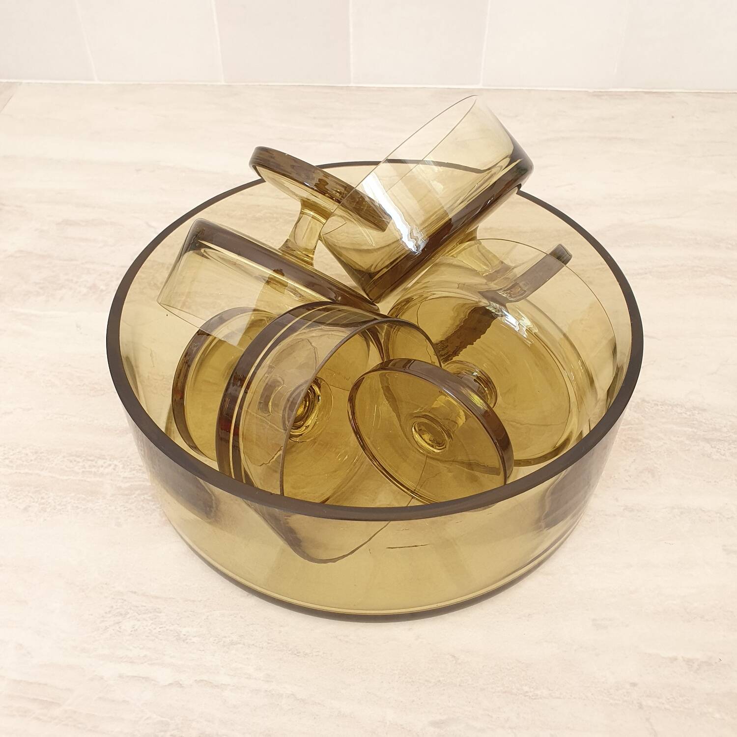 Salad bowl and its 4 fruit bowls in green glass