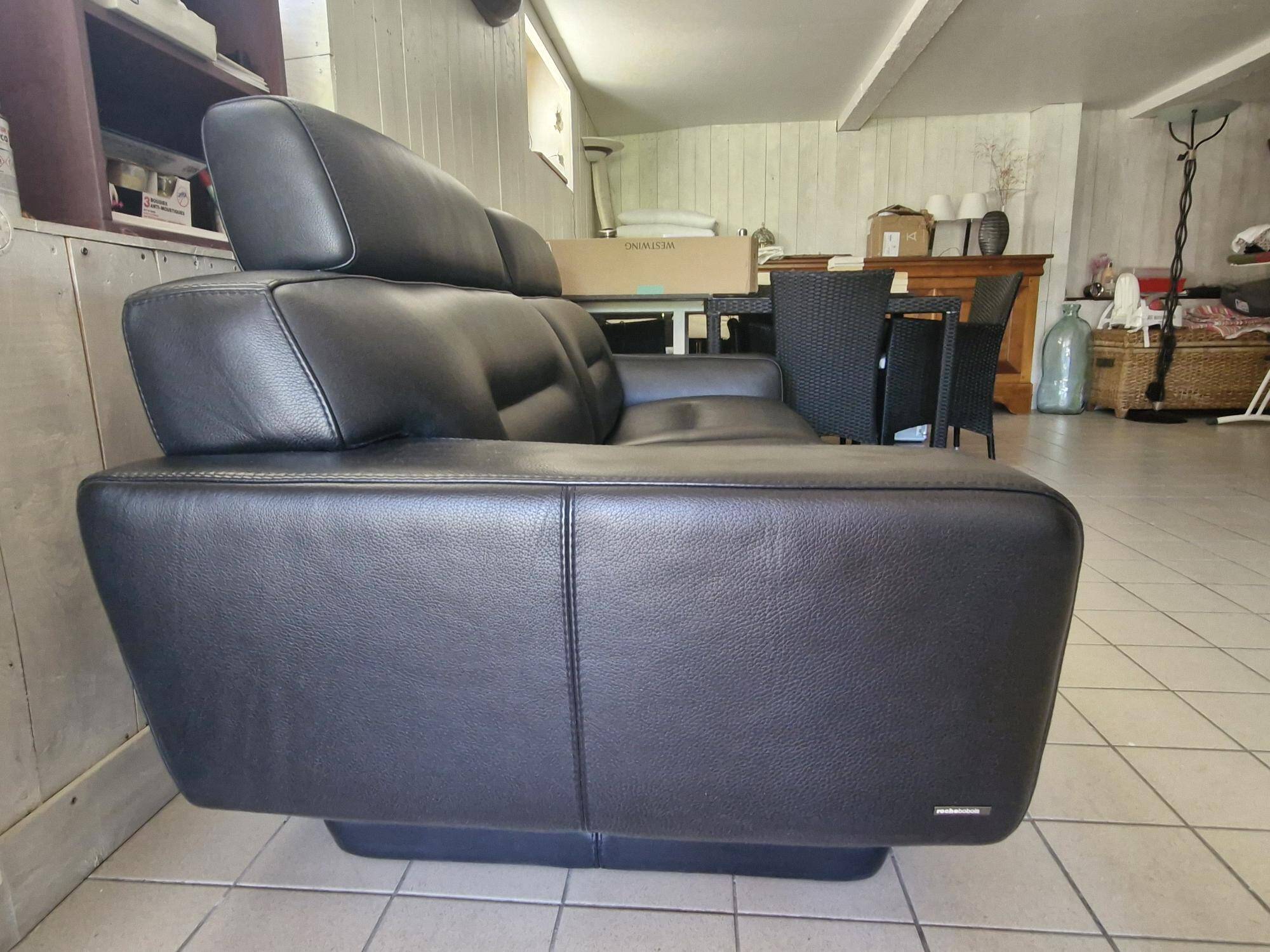 "Pulsation" canapé Roche Bobois, with headrests, black leather.