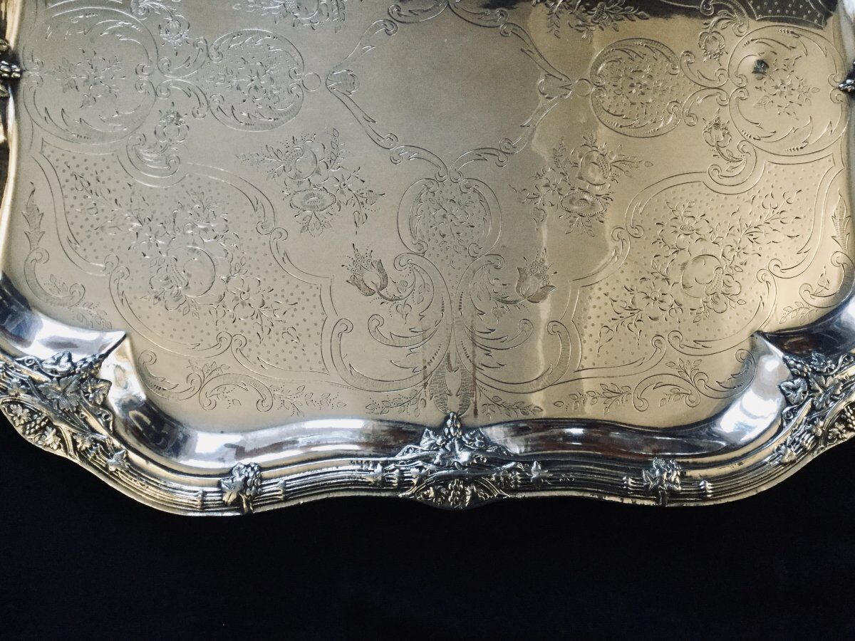 Lined metal service tray