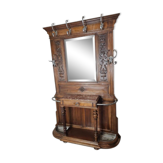 locker room with walnut console