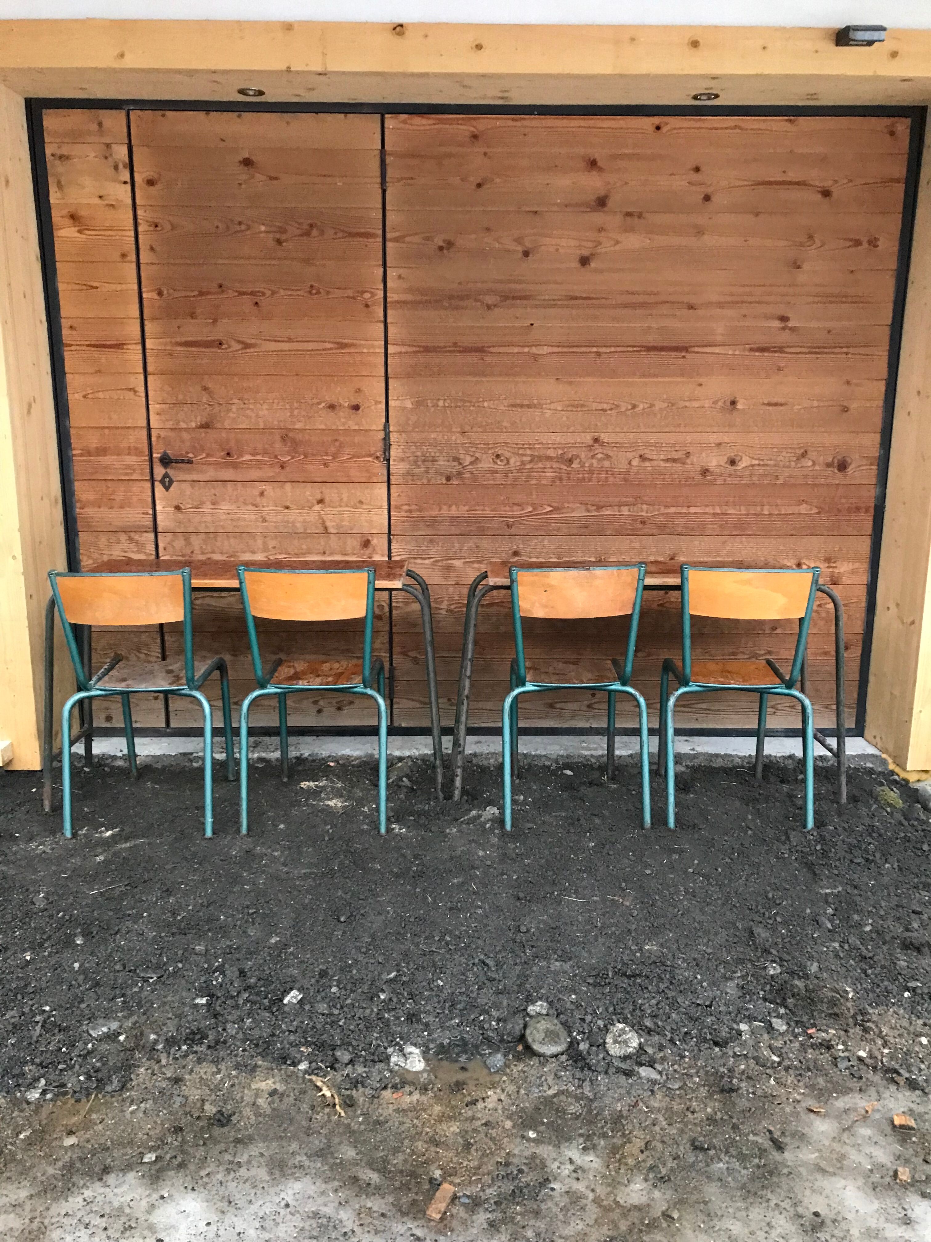 School desk with its 2 chairs