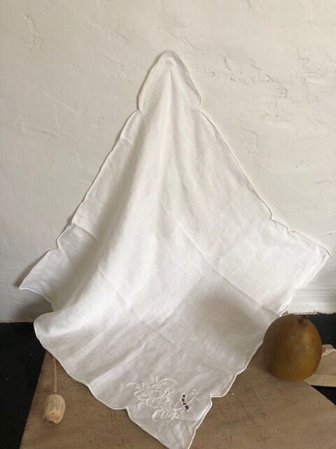 Set of 10 white and embroidered vintage napkins