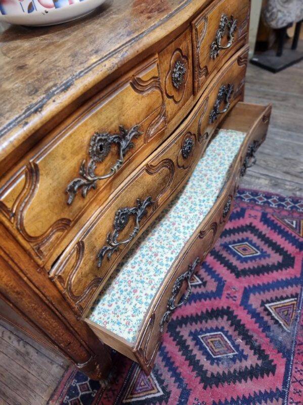 19th century Parisian chest of drawers