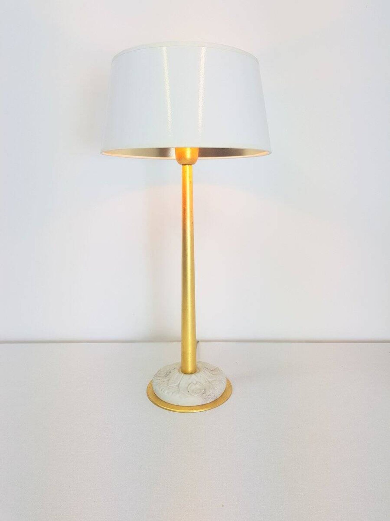 Lampe de table dorée Régence par Giulia Mangani, années 1970