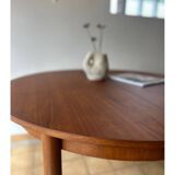 Extendable round table from the 1960s